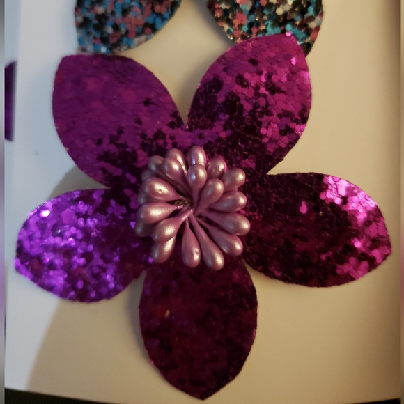 3 for $9 Sparkle Beaded Flower Hair Clips. - Picture 6 of 7